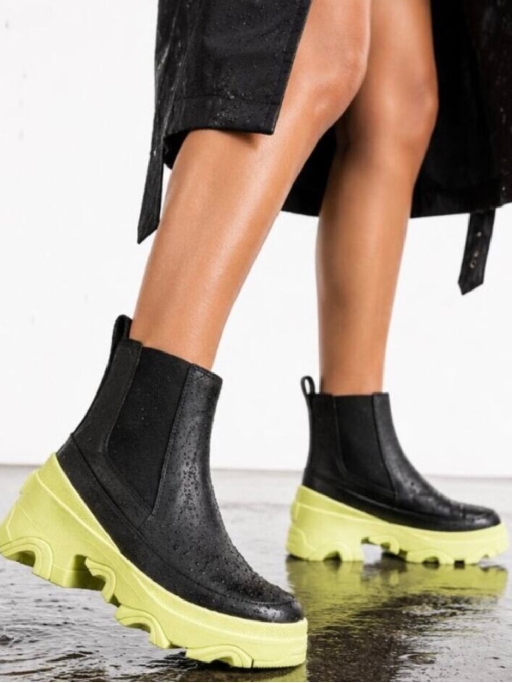 Sorel BREX Boot Chelsea Waterproof, Black/Yellow size 7.5, NEW WITH BOX
